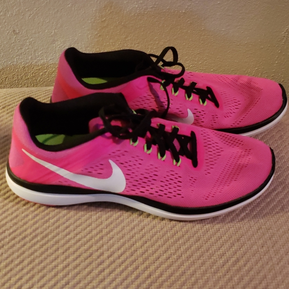 Womens Nike Flex shoe.  Sz 9.5